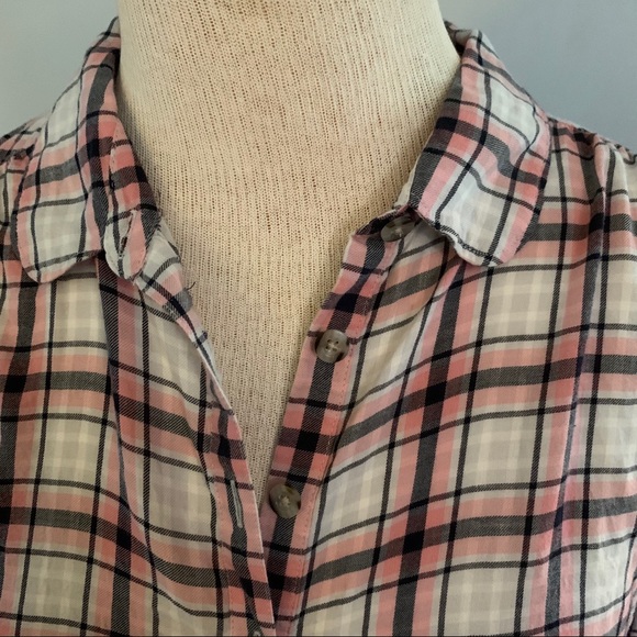 Last chance! 
LOFT pink plaid cotton blend popover button down - Picture 4 of 9